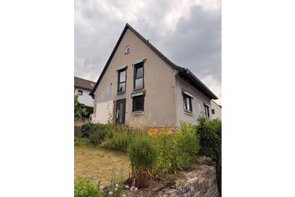 Einfamilienhaus mit Doppelg. - Teilrenoviert mit großem Potenzial - Üchtelhausen