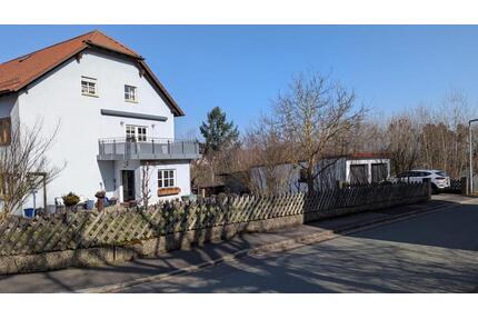 Mehrfamilienhaus mit Wintergarten, Doppelgarage und Carport - Poppenricht