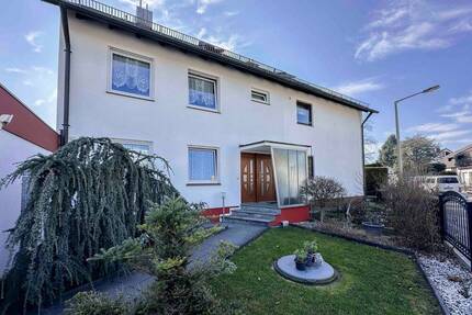 Ideal für Familien oder Mehrgenerationen - großzügiges Doppelhaushälfte, kurzfristig bezugsfrei - Nürnberg Schweinau