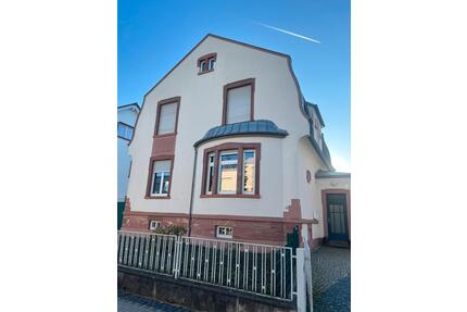 Helle 3-Zi-Altbauwohnung in Innenstadtlage - Oberursel (Taunus)