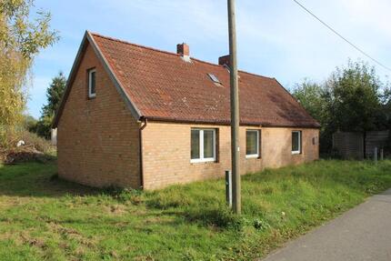 Einfamilienhaus - 60.000,00&nbsp;EUR Kaufpreis, ca.&nbsp; 60,00&nbsp;m&sup2; in Domsühl (PLZ: 19374)