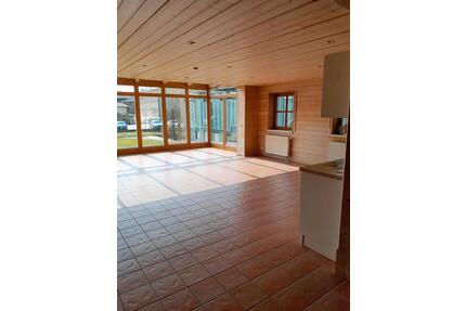 Behindertengerechte renovierte Erdgeschosswohnung in Hunderdorf