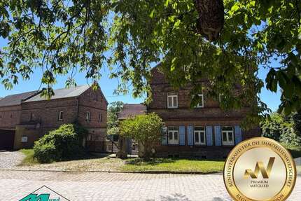 Haus zum Kaufen in Bad Dürrenberg 450.000,00 € 300 m²