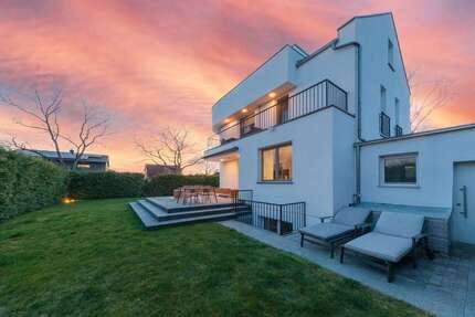 Haus zum Kaufen in Berlin 2.200.000,00 € 275 m²