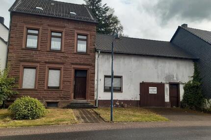 Wohnhaus mit Nebengebäude und Garten in 54578 Oberbettingen - Walsdorf