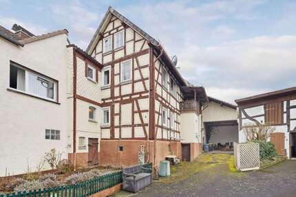 Haus zum Kaufen in Mücke 84.000,00 € 121.74 m²