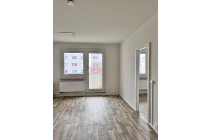 FRISCH RENOVIERT! 2 Zimmer, Tageslichtküche und XXL-Balkon - Chemnitz Klaffenbach