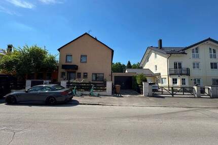 Außergewöhnliches Einfamilienhaus mit Einliegerwohnung in München-Freimann zu verkaufen!