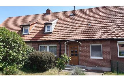 Reihenhaus in Gardelegen mit Garage und Garten