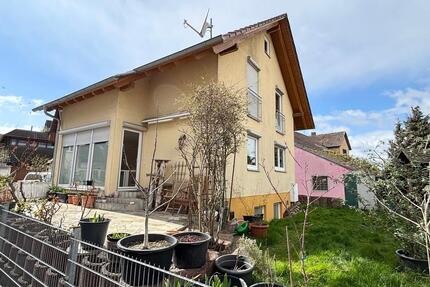 Neuwertige 2-Zimmer-Wohnung mit Einbauküche und PKW-Stellplatz - Moos