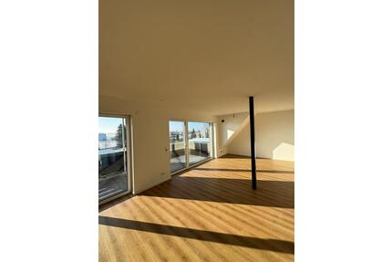 Erstbezug DG-Wohnung: Balkon, Alpenblick & moderne Ausstattung - Hohenfels