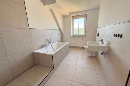 Provisionsfrei! Sanierte, freie 4-Zimmer Wohnung - Neustadt an der Aisch