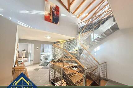 Großzügiges Architektenhaus mit Einliegerwohnung und Weitblick über das Saartal zu verkaufen - Überherrn / Felsberg