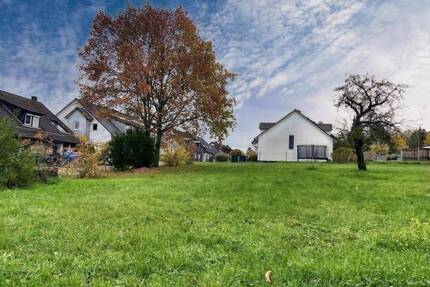 Imponierendes Baugrundstück mit 794qm - Roßtal