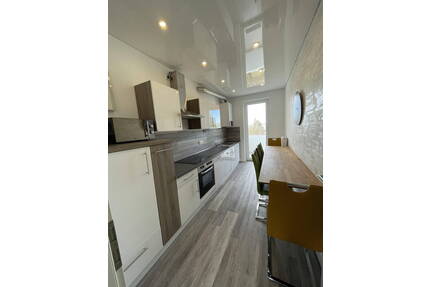 Klimatisierte und Vollständig renovierte Wohnung mit 3 Zimmern, Balkon und Einbauküche in Düsseldorf