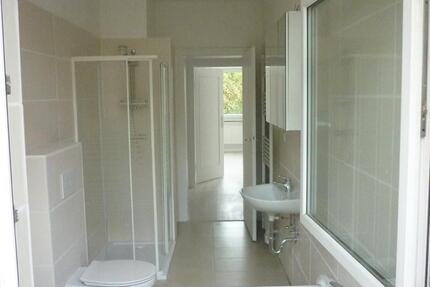 Sehr schöne, helle, 108 m²im EG große 4 Zi. Wohnung mit Balkon - Plauen