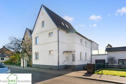 Objekt-Nr. 445, 40599 Düsseldorf Hassels Zweifamilienhaus mit Garage Platz für die ganze Familie!