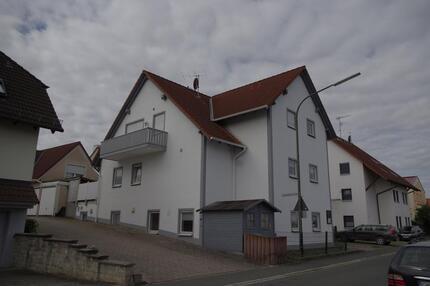 Sehr schöne helle 3.Zimmer-DG-Wohnung mit EBK in Weisendorf 91085