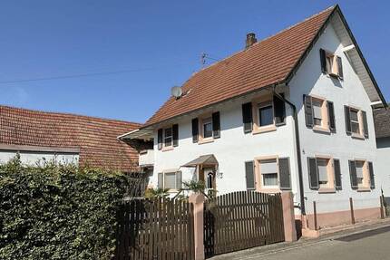Älteres Zwei-Familienwohnhaus in Schwanau- Nonnenweier