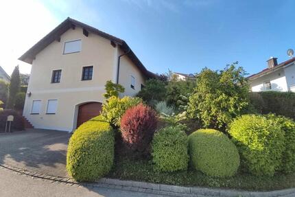 Attraktives 6-Zimmer-EFH in ruhiger Hanglage (provisionsfrei) - Pleiskirchen