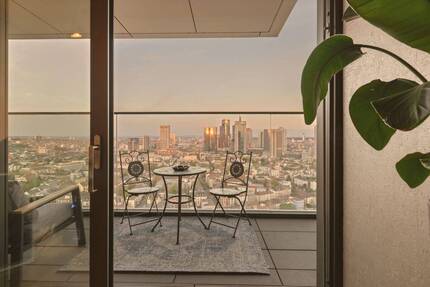 Spektakuläre 2-Zimmer-Wohnung im 31. Stock mit Skyline-Blick und top Ausstattung - Frankfurt am Main Westend-Süd