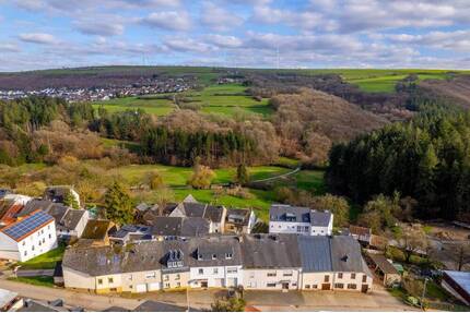 Solides Wohndomizil zur Renovierung mit Loggia und zwei Garagen - Trier Kernscheid