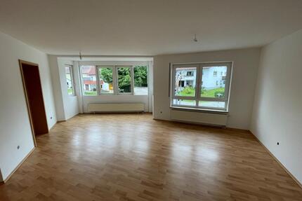 3-Zimmer-Wohnung mit Einbauküche & Tiefgarage Top-Lage Böbingen - Böbingen an der Rems