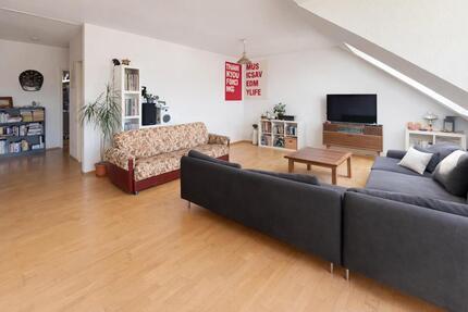 Offenbach-Rosenhöhe: Helle 3-Zimmer-Wohnung mit Balkon und 2 Stellplätzen!