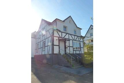 Haus zu verkaufen - 375.000,00&nbsp;EUR Kaufpreis, ca.&nbsp; 130,00&nbsp;m&sup2; in Gummersbach (PLZ: 51645) Berstig Süd