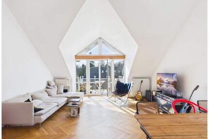 Stilvolle Dachgeschosswohnung mit Südbalkon im wunderschönen Untermenzing - München / Allach-Untermenzing