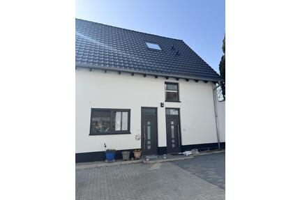 3 Zimmer Küche Bad WC Balkon Maisonette Wohnung in Groß Rohrheim - Groß-Rohrheim