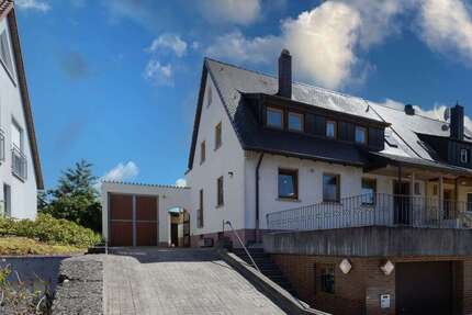 Haus zum Kaufen in Cadolzburg 470.000,00 € 194.76 m²