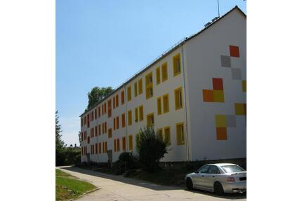 Wohnen im Grünen: Alters- und behindertengerechte 2-Zimmerwohnung mit Balkon und Aufzug! - Bischofswerda