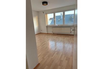 Helle 2-Zimmer-Wohnung mit Tageslichtbad & Stellplatz in Neu-Isen - Neu-Isenburg