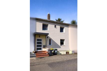 Gepflegtes Reihenmittelhaus mit Stellplatz, Garten & Kamin - Frankfurt am Main Rödelheim