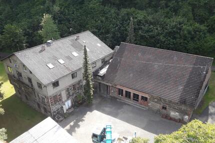 Gebäude mit industriellem Scharm und parkähnlichem Grundstück - Herrstein
