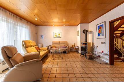 Großzügige Doppelhaushälfte mit Einliegerwohnung und Garage in ruhiger Lage von Konstanz-Dettingen - Konstanz / Dettingen