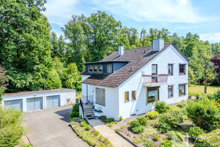 Großzügiges Zweifamilienhaus auf parkähnlichem Grundstück in Vögelsen