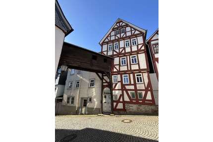 Haus zum Kaufen in Herborn 120.000,00 € 146 m²