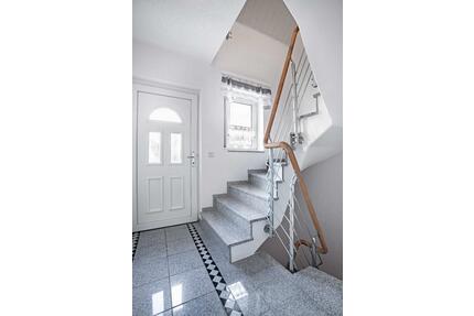 DHH in Soest 205m² Bj 2000 3 abgeschl. Wohnungen Grundstück 456 m