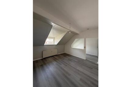 Renovierte gemütliche Dachwohnung - Duisburg Essenberg