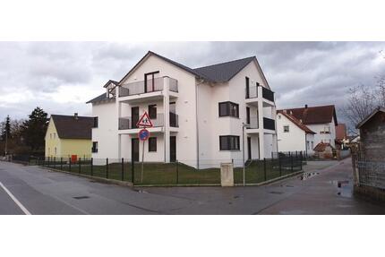 helle 3-Zimmer DG-Wohnung mit 2 Balkonen, EBK, Garage+Stellplatz - Schwandorf