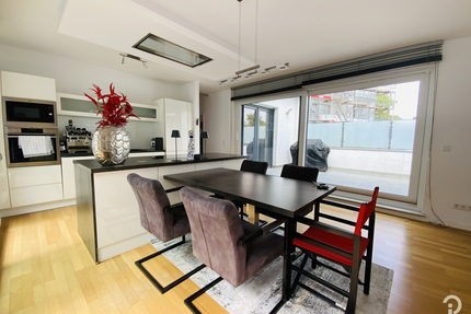 Wohnen auf einer Ebene Moderne, hochwertige 3 Zimmer-Wohnung mit Bungalow-Charakter - Düsseldorf