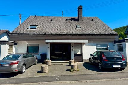 Gepflegtes Dreifamilienhaus in ruhiger Grünlage in Siegen - Ennepetal