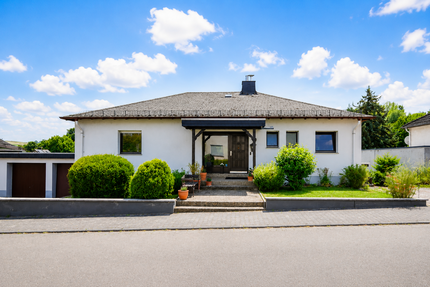 Haus zum Mieten in Flacht 2.000,00 € 245 m²