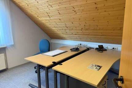 Modernes Einzelbüro: flexibel nutzbar, möbliert, Glasfaser & Parkplätze - Roes