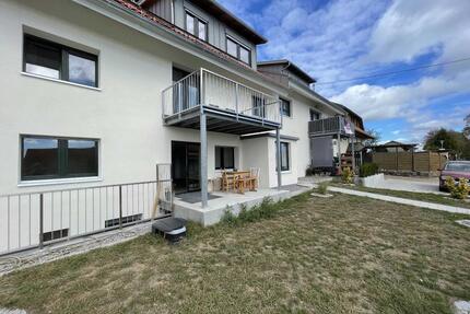 Renovierte 3-Zimmer-Erdgeschosswohnung mit Terrasse, Einbauküche - Höchenschwand