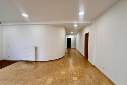 Großzügige, lichtreiche Praxis- und Büroflächen mit repräsentativem Charakter. - Annweiler am Trifels