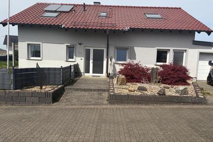 Freistehendes Einfamilienhaus mit abgeschlossener Dachgeschosswoh - Selters (Westerwald)