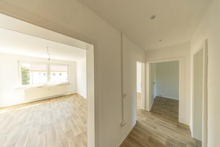 Frisch saniert und klug geschnitten: helle 3-Zi-Wohnung für individuelle Wohnwünsche - Hecklingen